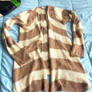 Beautiful soft open sweater. Neutral colors
